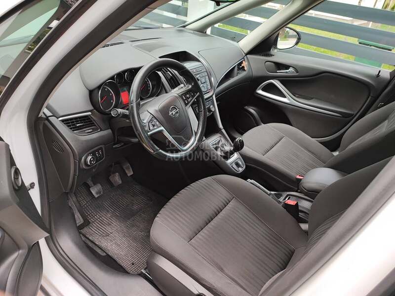 Opel Zafira 