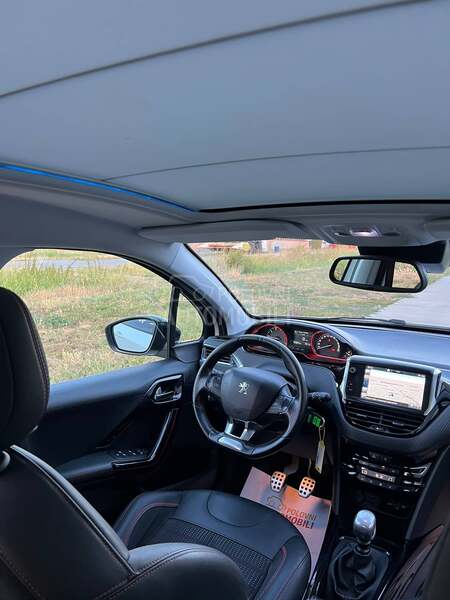 Peugeot 2008 1.2GT-line Pano CH