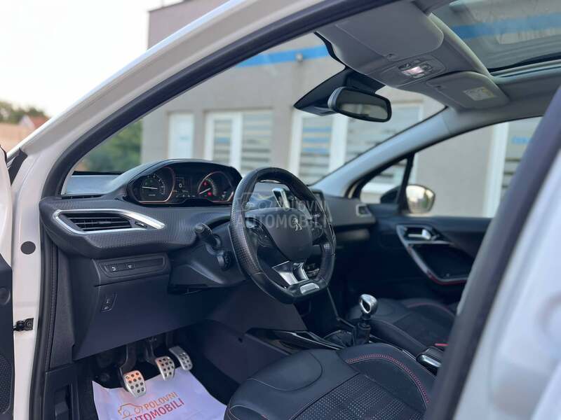 Peugeot 2008 1.2GT-line Pano CH