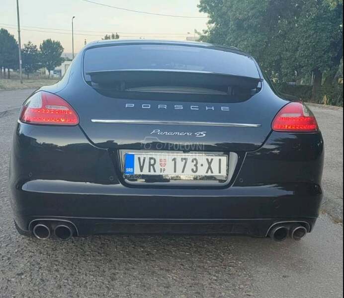Porsche Panamera 4S