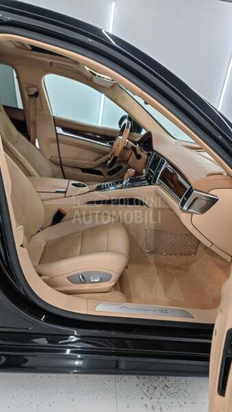 Porsche Panamera 4S