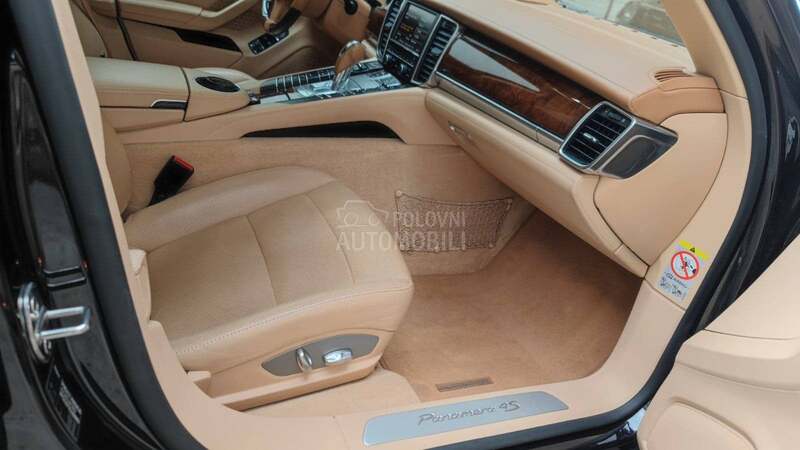 Porsche Panamera 4S