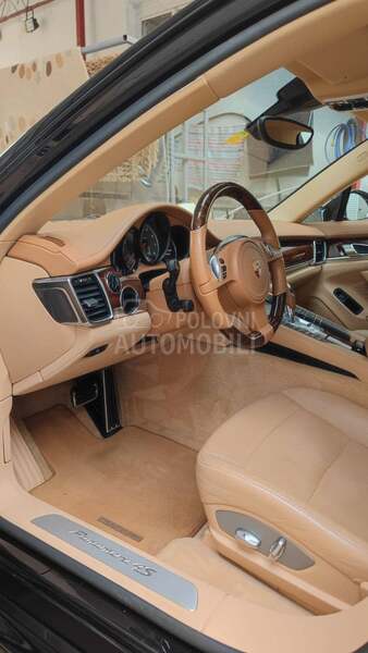 Porsche Panamera 4S