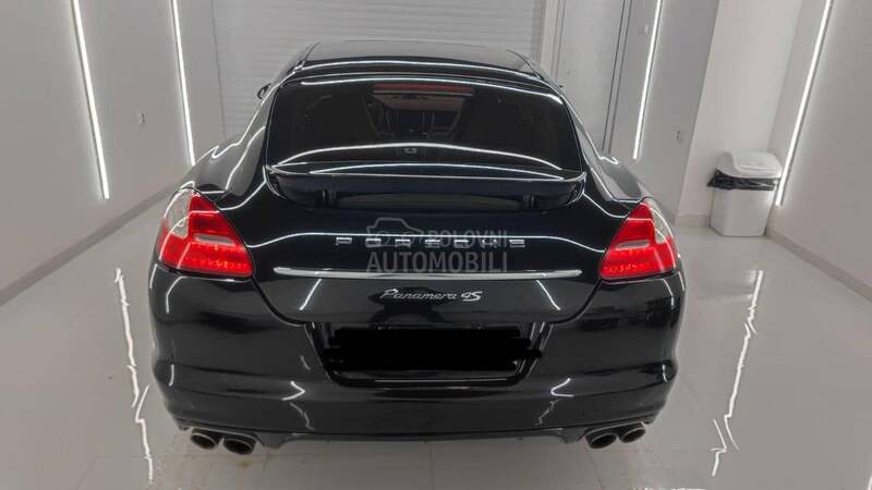 Porsche Panamera 4S