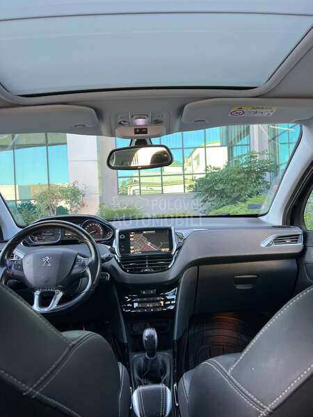 Peugeot 2008 Restayl/pano/kamera