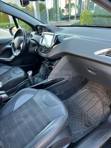 Peugeot 2008 Restayl/pano/kamera