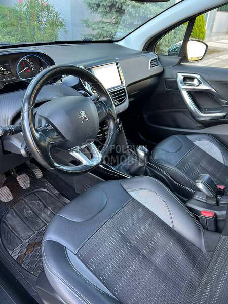 Peugeot 2008 Restayl/pano/kamera
