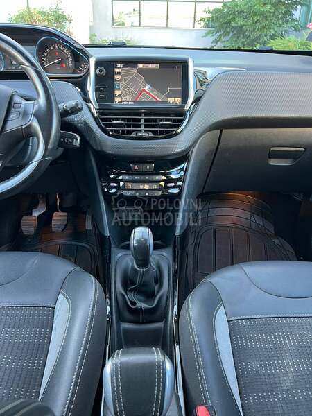 Peugeot 2008 Restayl/pano/kamera