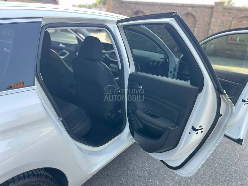 Peugeot 308 ALURE LED PERLA
