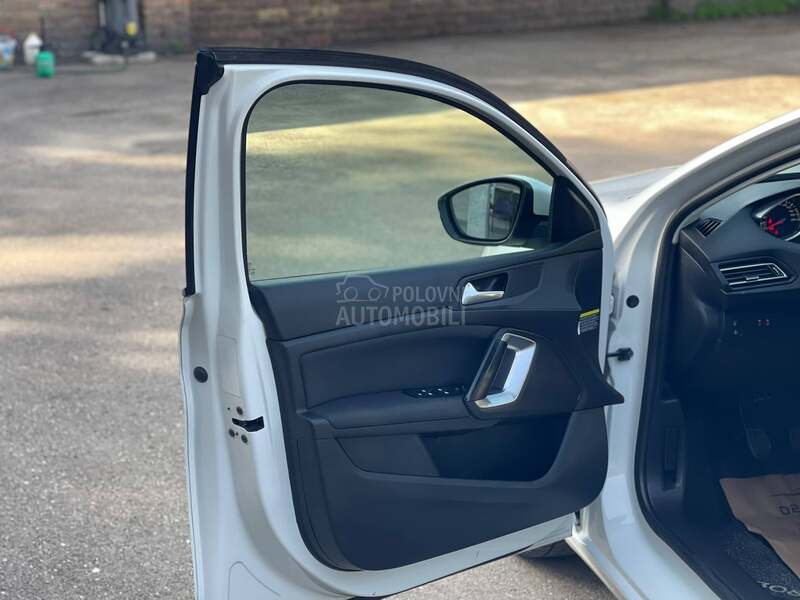 Peugeot 308 ALURE LED PERLA