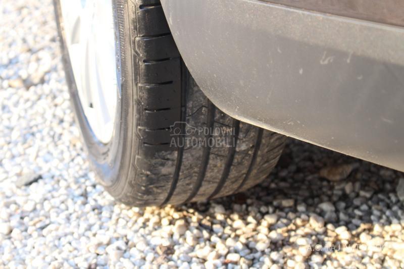 Volkswagen Passat B6 1.9 TDI CONFORT