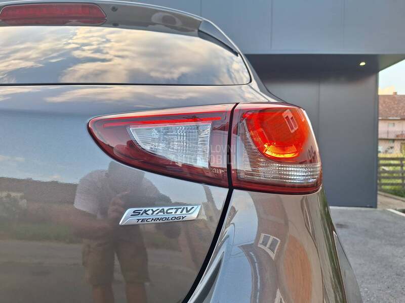 Mazda 2 SkyActiv.org.km