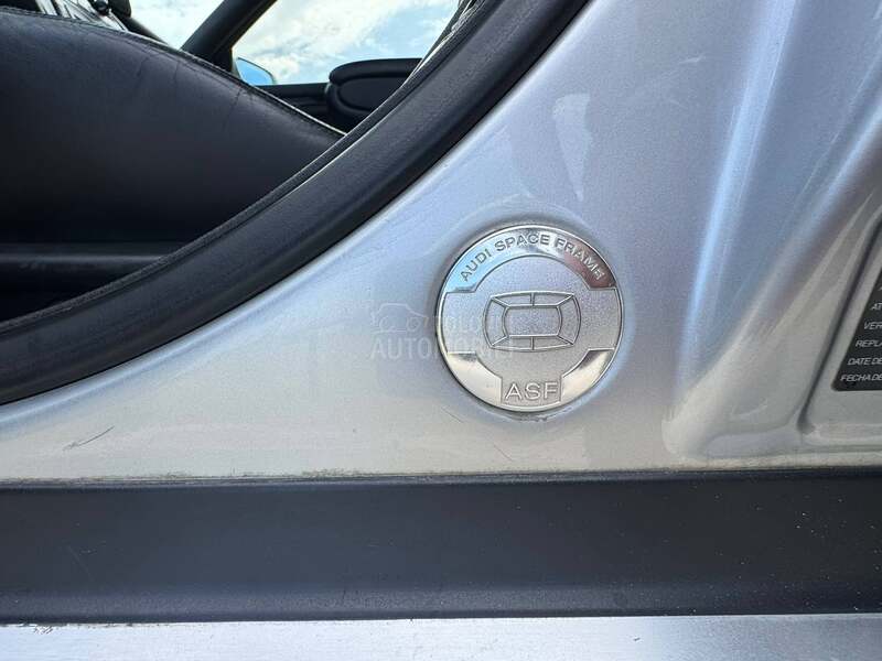 Audi A8 4.2 V8 Primerak