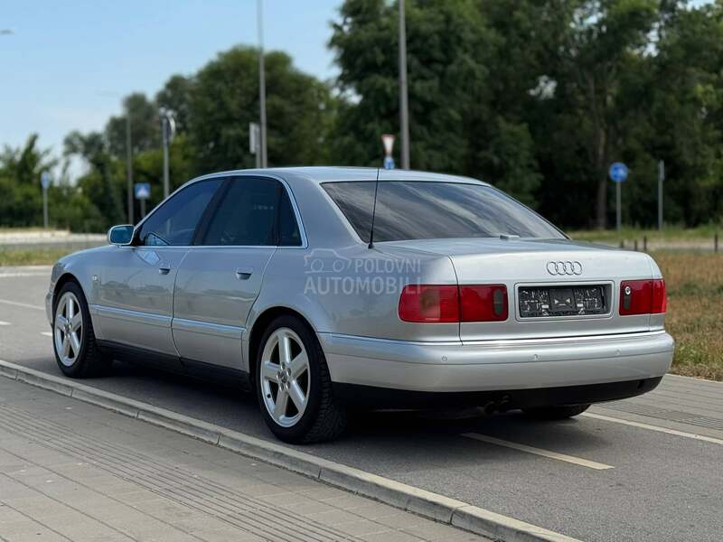 Audi A8 4.2 V8 Primerak