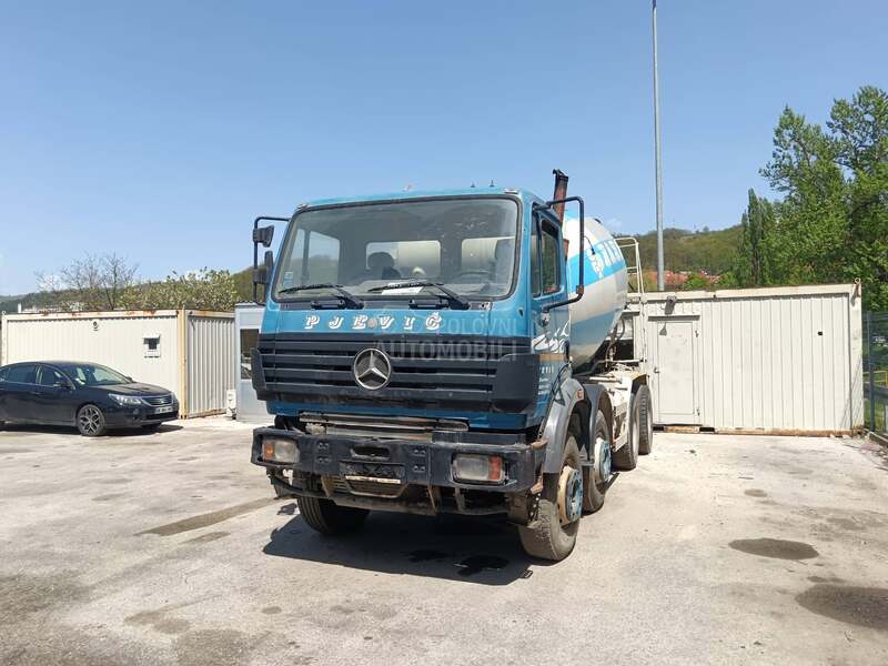 Mercedes Benz 3235