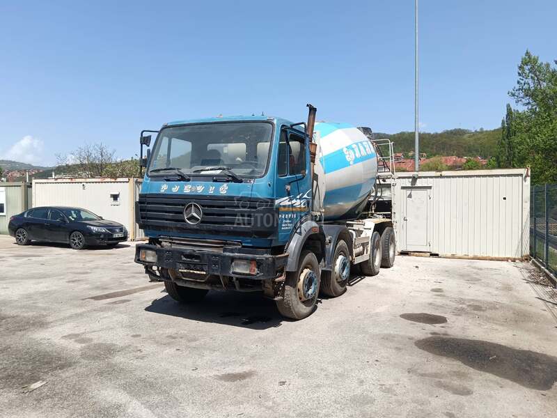 Mercedes Benz 3235