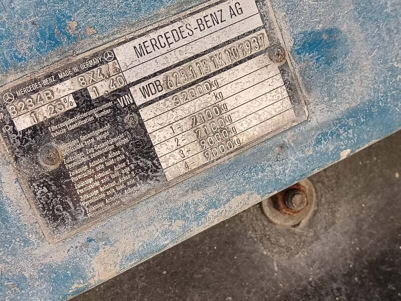 Mercedes Benz 3235