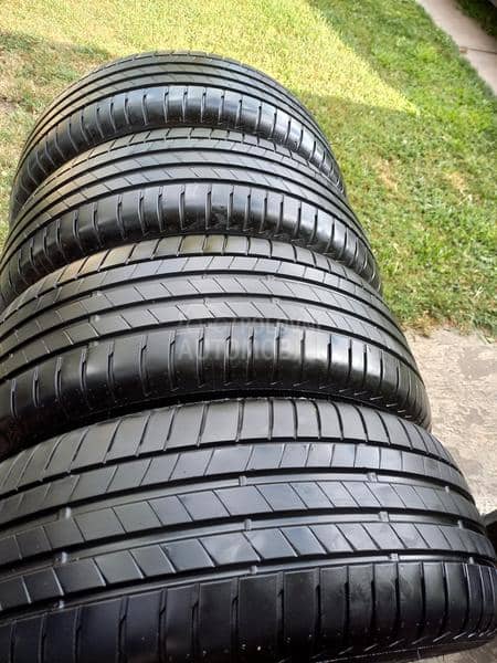 Bridgestone 225/60 R17 Letnja