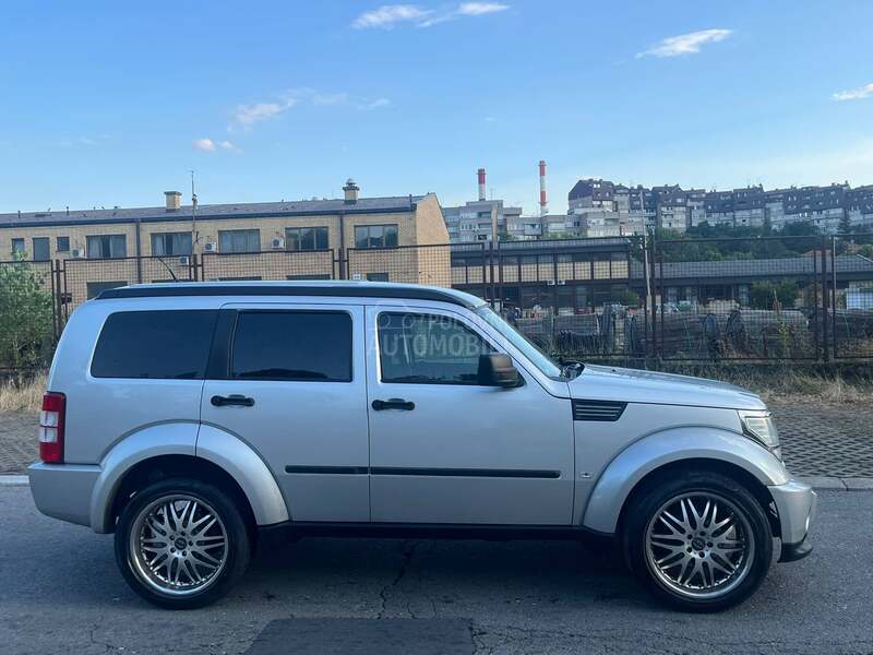 Dodge Nitro 2.8 CRD 4x4SA TABLE
