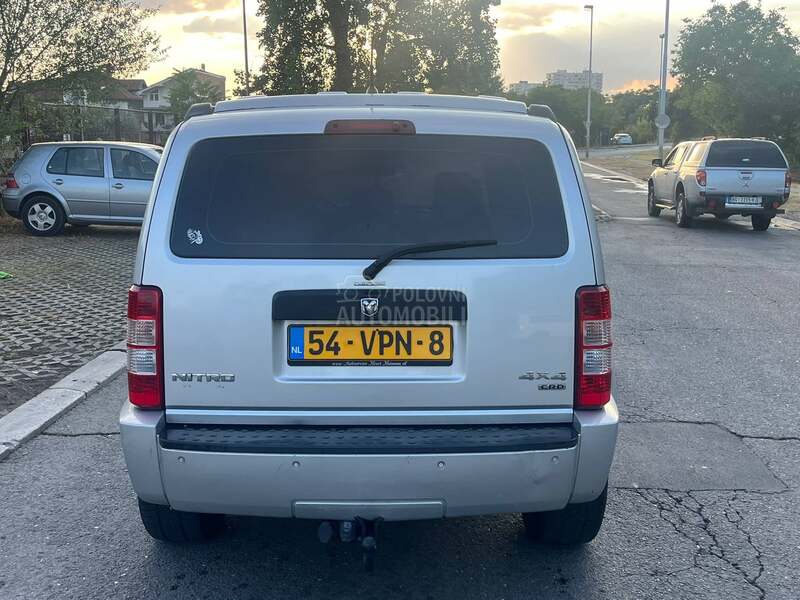 Dodge Nitro 2.8 CRD 4x4SA TABLE