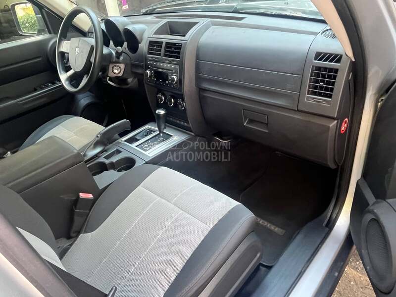 Dodge Nitro 2.8 CRD 4x4SA TABLE