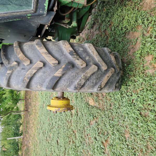 John Deere 4440