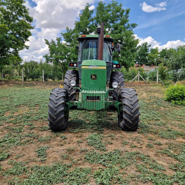 John Deere 4440