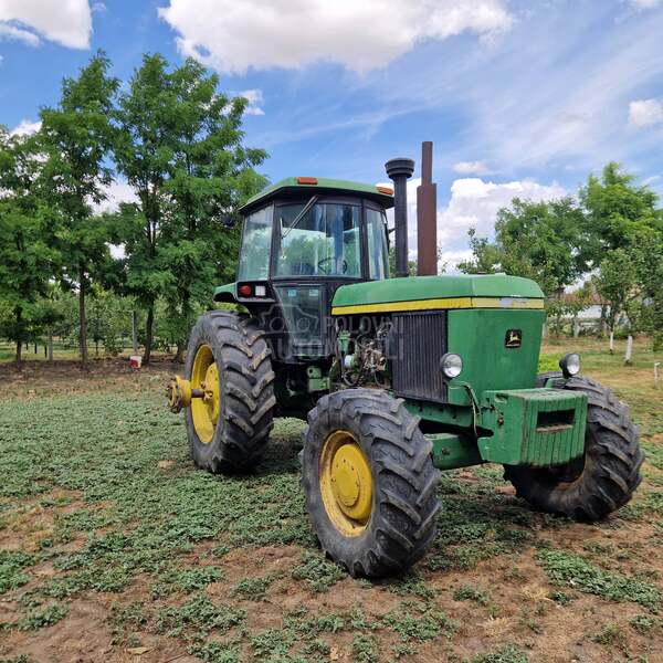 John Deere 4440