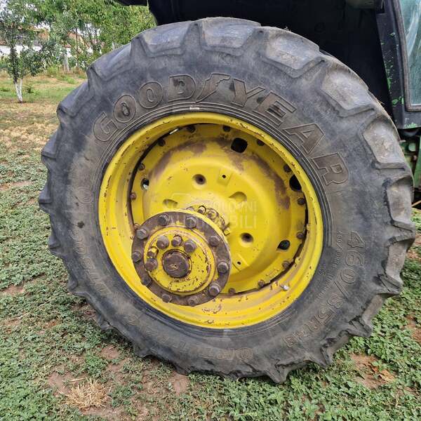 John Deere 4440