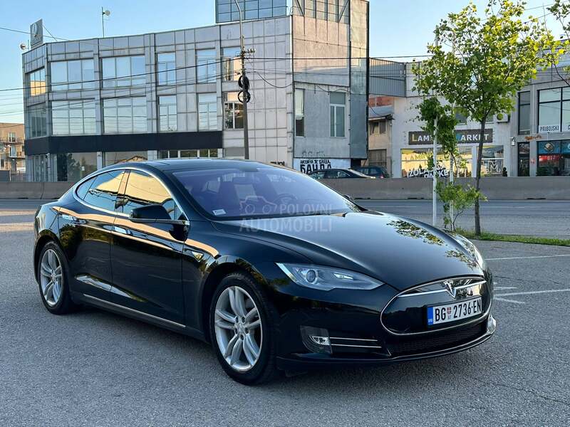 Tesla Model S 