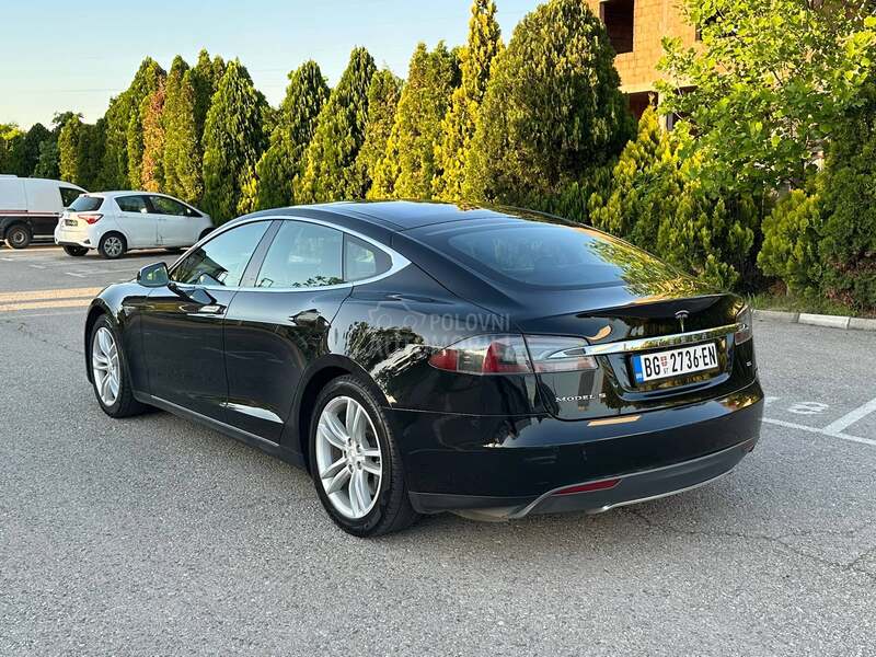 Tesla Model S 
