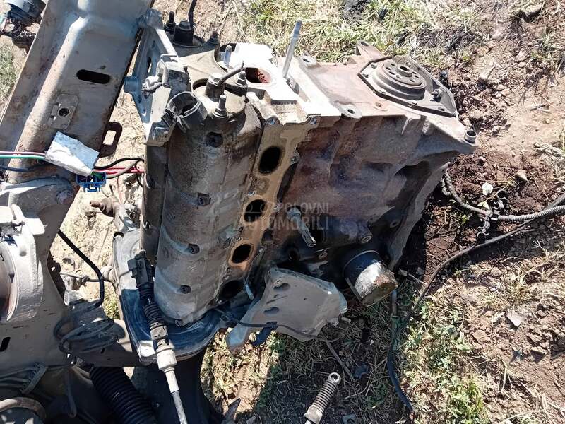 Motor sa papirima 1.6 benzin