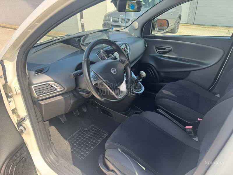 Lancia Ypsilon 1.2 8v TNG