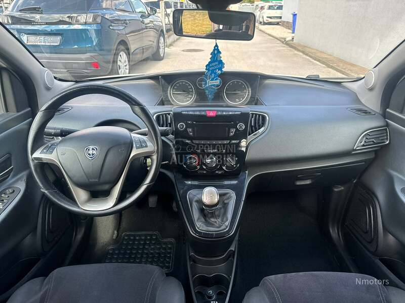 Lancia Ypsilon 1.2 8v TNG