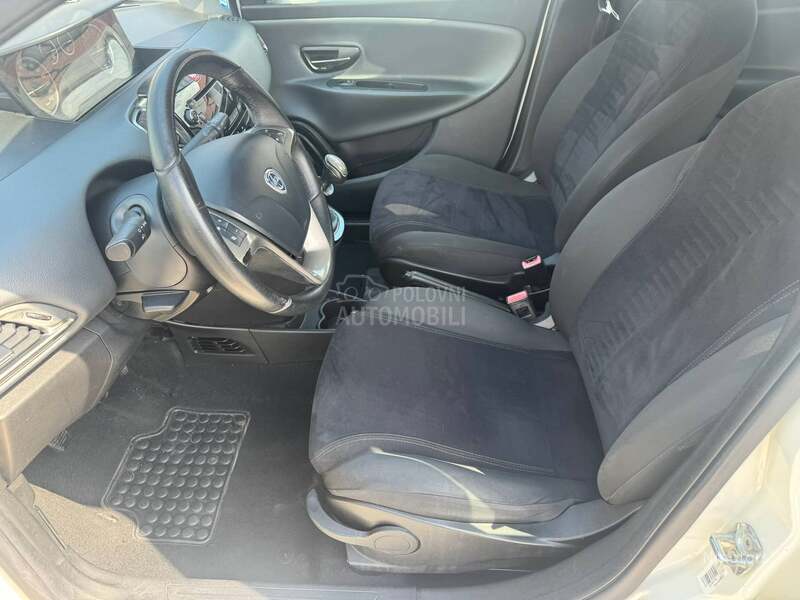 Lancia Ypsilon 1.2 8v TNG
