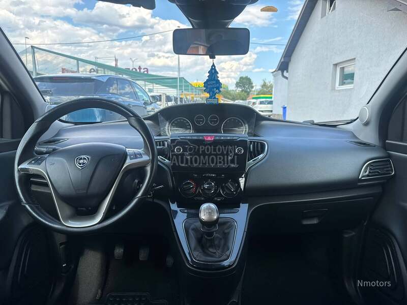 Lancia Ypsilon 1.2 8v TNG