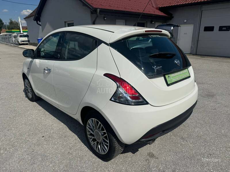 Lancia Ypsilon 1.2 8v TNG