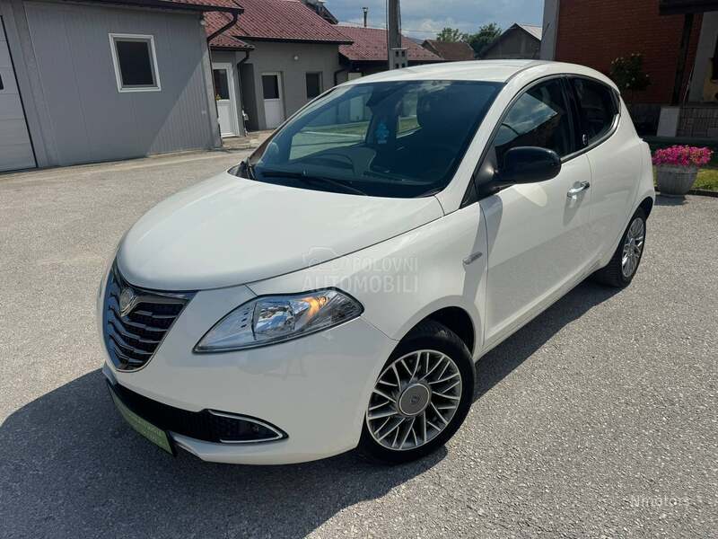 Lancia Ypsilon 1.2 8v TNG