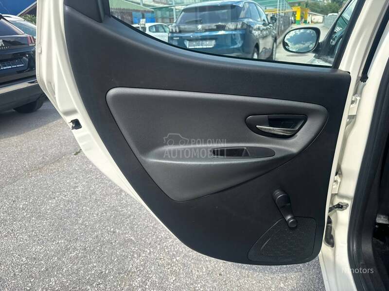 Lancia Ypsilon 1.2 8v TNG