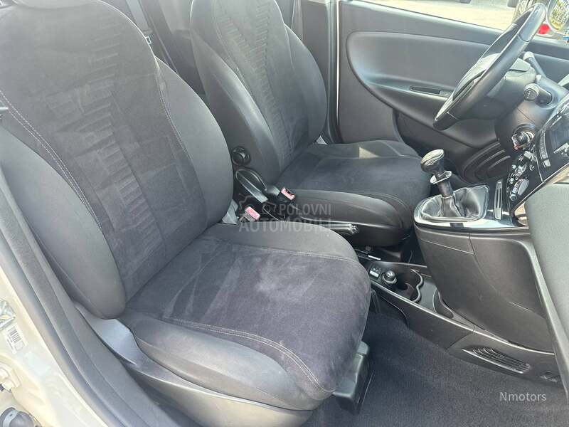 Lancia Ypsilon 1.2 8v TNG