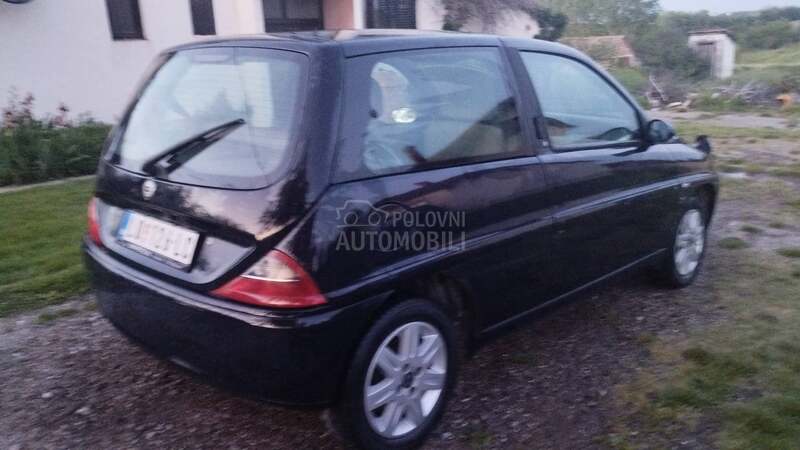 Lancia Ypsilon 12