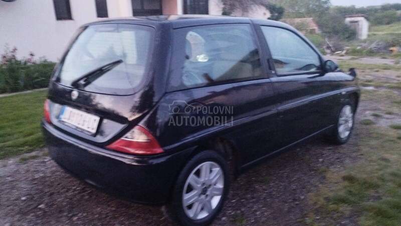 Lancia Ypsilon 12