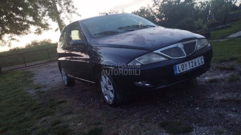 Lancia Ypsilon 12