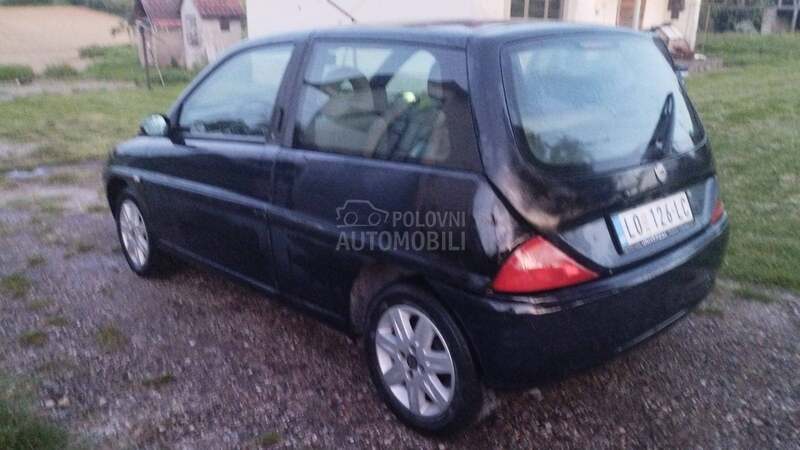 Lancia Ypsilon 12