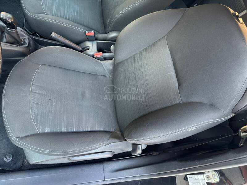 Peugeot 208 N o v / N o v