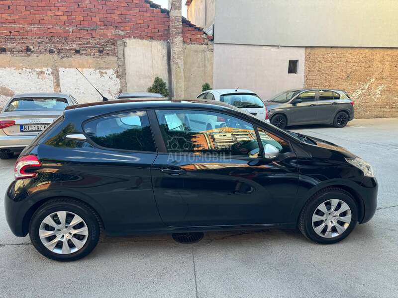 Peugeot 208 N o v / N o v