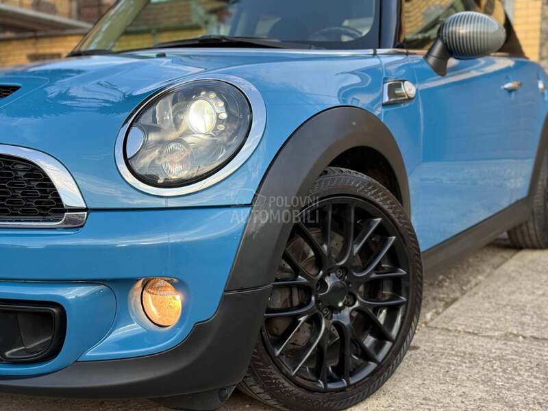 MINI Cooper S Jedinstve/n/Kod/Nas/
