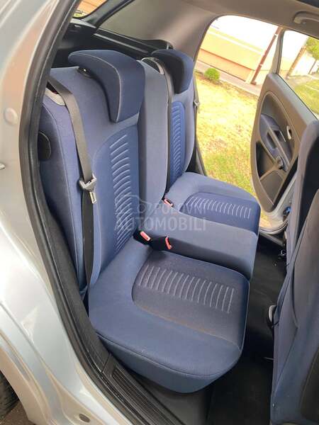 Fiat Grande Punto 1,4-FABRIKA.SWIS