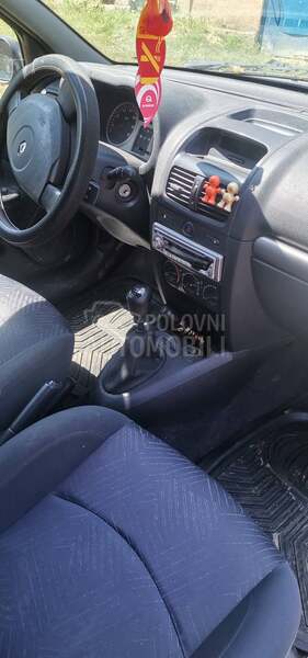 Renault Clio 1.2 i8