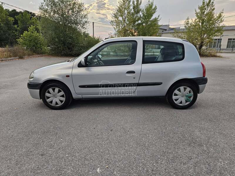 Renault Clio 1.2 8v tekk reg